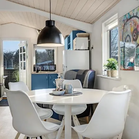 Dom wakacyjny Gorgeous In With Kitchen